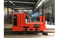 礦用CJY3噸架線式電機車可以拉多少個礦斗？
