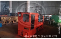 架線式電機車為什么禁止在停穩前反向行駛？